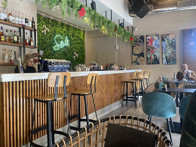 Φοίνικες - Γαστρονομία και φιλοξενία