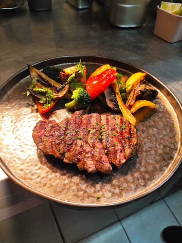 Comentarii opinii despre PERSONA GRATA