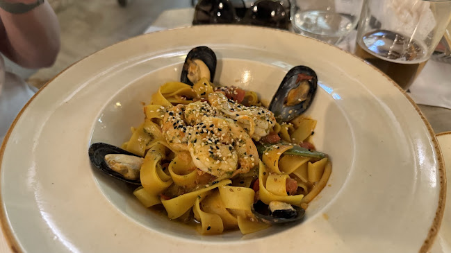 Ousyra Restaurant - Γαστρονομία και φιλοξενία