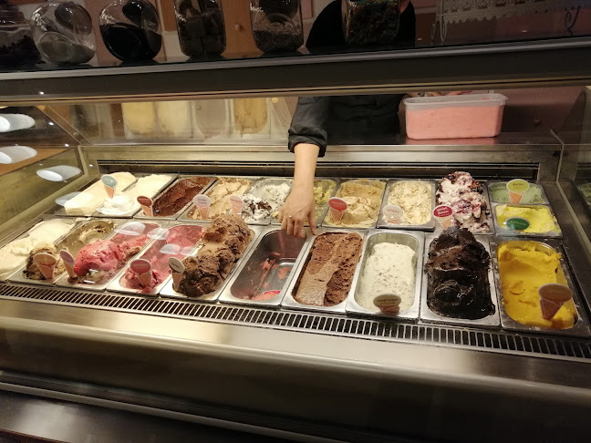 Καφές - Γλυκά Χαλάνδρι Beverley