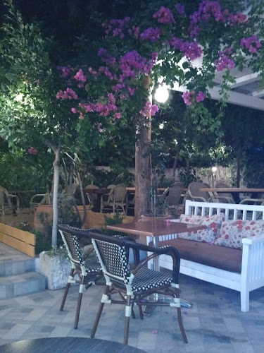 Comentarii opinii despre Half Note