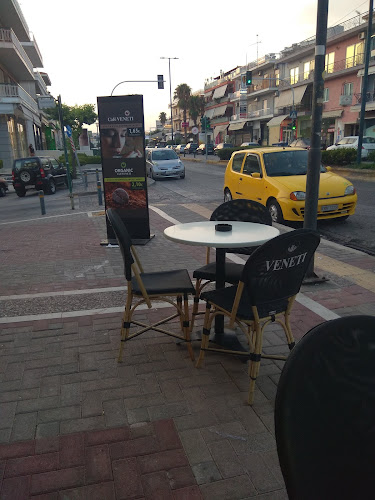 ΦΟΥΡΝΟΣ ΒΕΝΕΤΗ FOOD HALL | Αργυρούπολη - Γαστρονομία και φιλοξενία