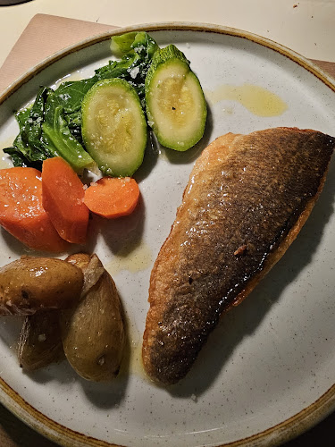 Λαδόκολλα - Γαστρονομία και φιλοξενία