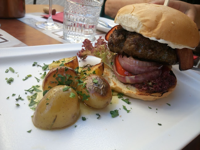 Οινόα - Γαστρονομία και φιλοξενία