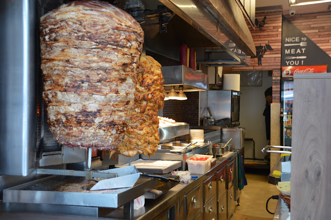 Ντίνος Γεύσεις στα κάρβουνα