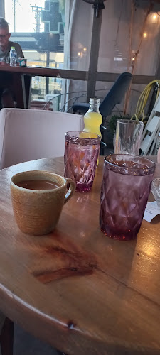 Αυλή - Σαλαμίνα