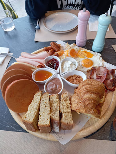 Comentarii opinii despre Mademoiselle Coffee & Brunch