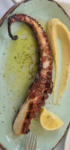 Το Κύμα - Γαστρονομία και φιλοξενία