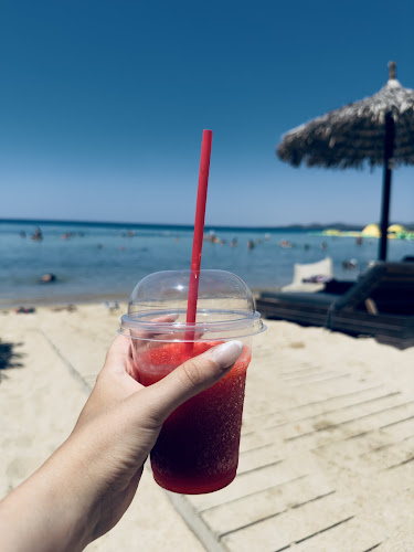 Opinii despre Kalivaki Beach Bar în Νικήτη - Γαστρονομία και φιλοξενία