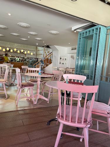 Καφές - Γλυκά Χαλάνδρι Beverley - Χαλάνδρι