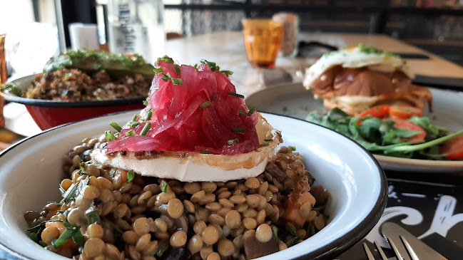 The Underdog® Flagship Store Thissio