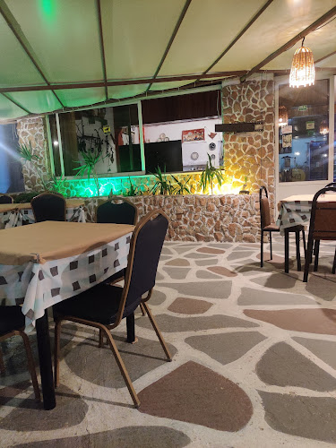 Comentarii opinii despre Medousa Restaurant and Sports Bar