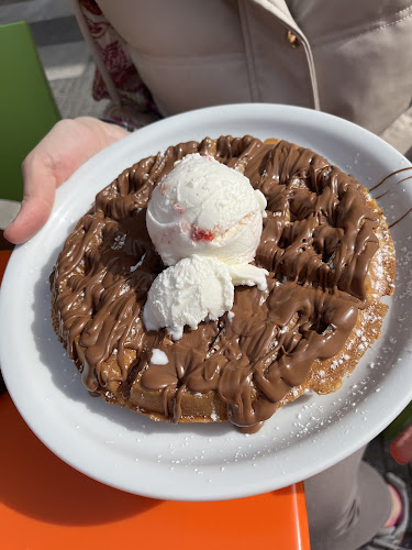 Opinii despre Slourp Ice Cream Waffles & Coffee în Αλεξανδρούπολη - Γαστρονομία και φιλοξενία