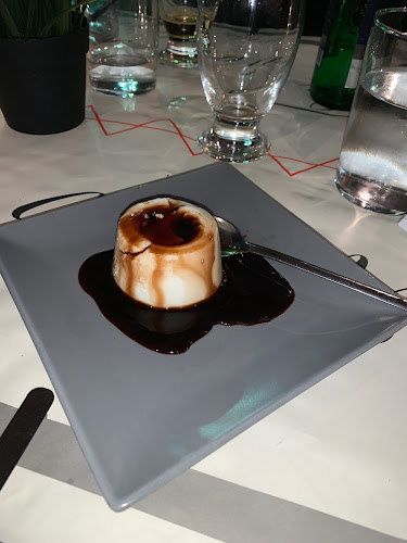 Opinii despre Abona Kamena Vourla în Καμένα Βούρλα - Γαστρονομία και φιλοξενία