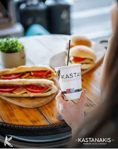 Opinii despre Kastanakis Cafe & Market în Καρτερός - Γαστρονομία και φιλοξενία