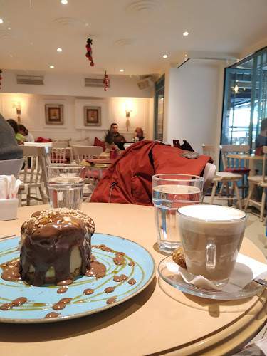 Καφές - Γλυκά Χαλάνδρι Beverley - Χαλάνδρι