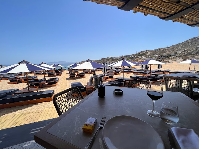 Opinii despre PARAJ at Super Paradise Mykonos în Μύκονος - Γαστρονομία και φιλοξενία