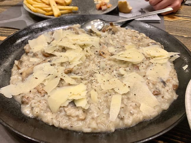 Βρεγμένη Γάτα - Γαστρονομία και φιλοξενία