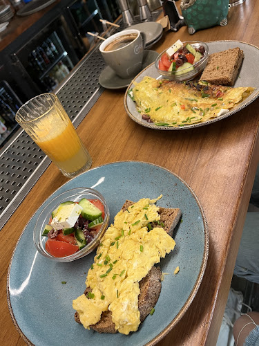 Opinii despre The Frogs Bar în Αθήνα - Γαστρονομία και φιλοξενία