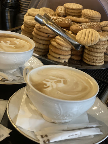 Comentarii opinii despre LLOYD MARIAN