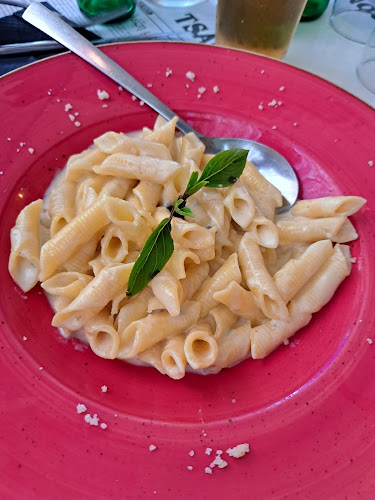 Opinii despre Tsaperdona pizza pasta în Ιαλυσός - Γαστρονομία και φιλοξενία