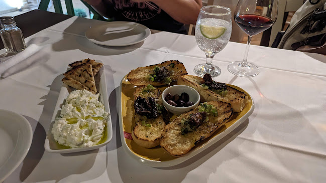 Elizabeth & Stablos - Γαστρονομία και φιλοξενία