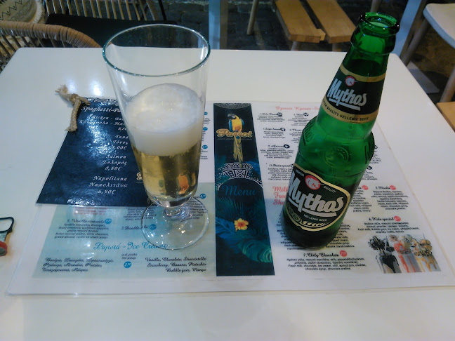 Parrot cocktail & burgers