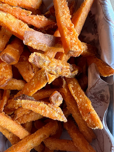 Στην Πόλη - Γαστρονομία και φιλοξενία