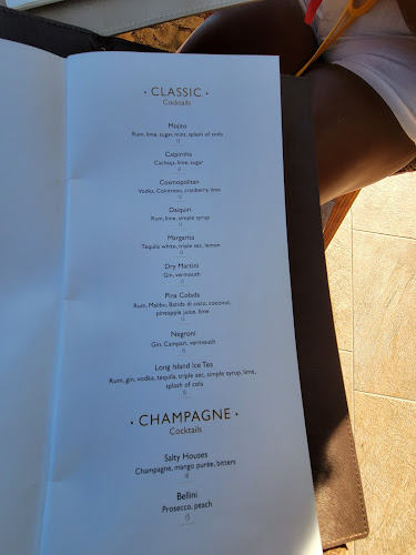 Opinii despre Salty Houses Pool Bar & Restaurant în Μύκονος - Γαστρονομία και φιλοξενία