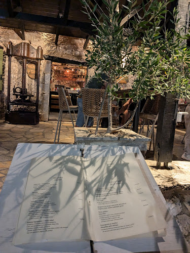 Opinii despre Λιοτρίβι καφέ în Σύβοτα - Γαστρονομία και φιλοξενία