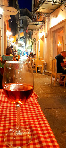 ΛΑ ΦΑΜΙΛΙΑ - Γαστρονομία και φιλοξενία