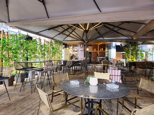 Model Urban Style Bar