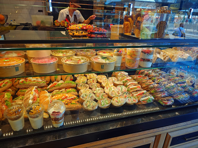 Ακτή Ποσειδώνος 40, Πειραιάς 185 31