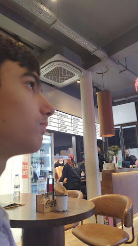 Raw Street Burger - Larisa - Γαστρονομία και φιλοξενία