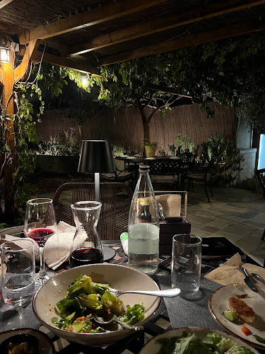 Opinii despre To Perivoli sti Vari în Βάρη - Γαστρονομία και φιλοξενία