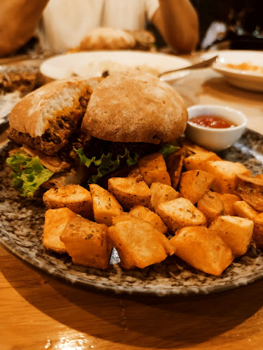 Rakor - Γαστρονομία και φιλοξενία