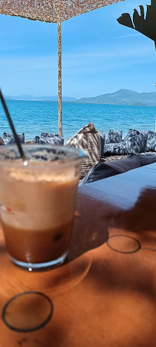 Opinii despre Beluga Beach bar în Καμένα Βούρλα - Γαστρονομία και φιλοξενία