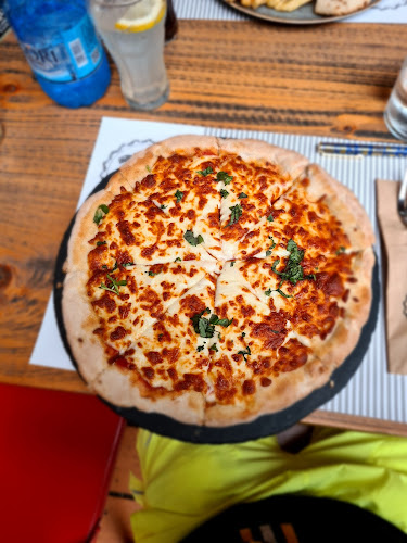 33 ΑΔΡΙΑΝΟΥ - Γαστρονομία και φιλοξενία