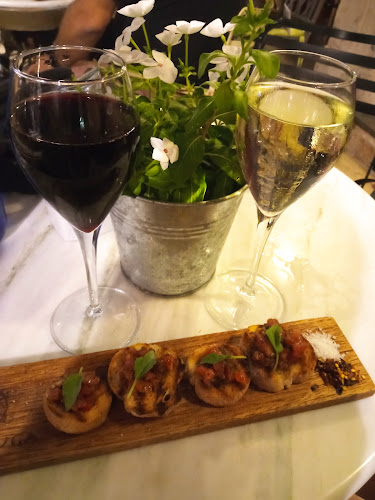 TORTUGA ArtCafè Winebar Gallery