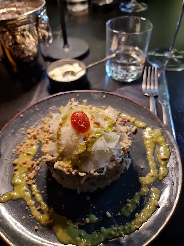 Λαδόκολλα - Γαστρονομία και φιλοξενία