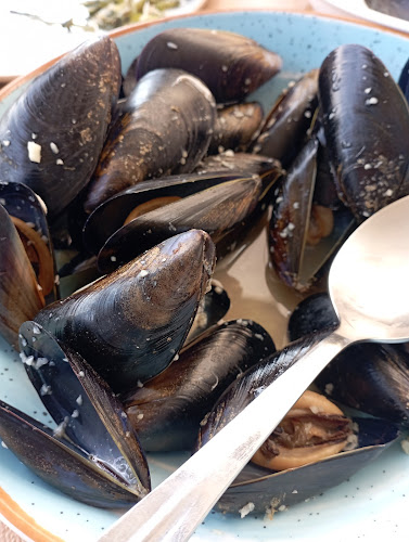 Το λιμάνι μεζεδοπωλείο Λαυριο - Γαστρονομία και φιλοξενία