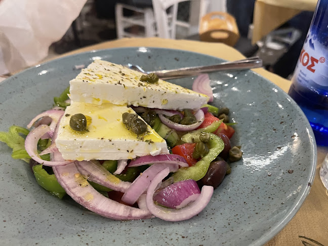 Το λιμάνι μεζεδοπωλείο Λαυριο