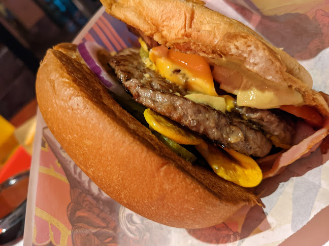 Opinii despre Hot Hot Burger Bar în Αθήνα - Γαστρονομία και φιλοξενία