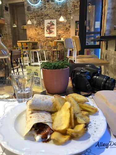 Alley dog - Γαστρονομία και φιλοξενία