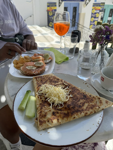 Opinii despre Cafe Symposium Paros în Γεφυράκι - Γαστρονομία και φιλοξενία