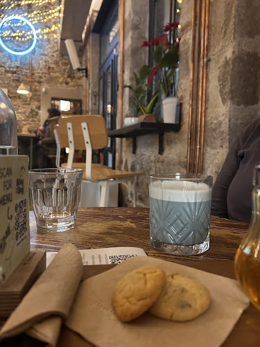 Alley dog - Γαστρονομία και φιλοξενία