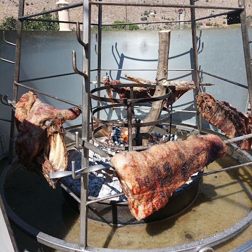 Opinii despre Εξοχικό Κέντρο Καλύβα în Λίμνες - Γαστρονομία και φιλοξενία