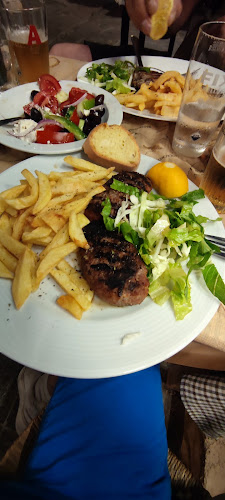 Εστιατόριο Τα Καραφάκια - Γαστρονομία και φιλοξενία