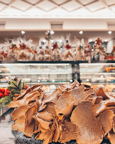 Αθυμαρίτης, Φοίνικας - Γαστρονομία και φιλοξενία