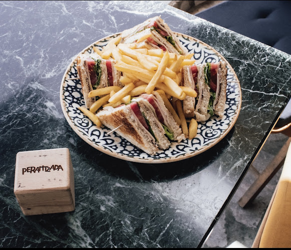 Perantzada Coffee Snacks & Cocktails - Σύμη